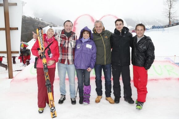 Isabelle Pochat Cottilloux patronne de l'office de tourisme du Grand-Bornand Alexandre Devoise de Téléshopping sur TF1 , Stéphanie Fugain ,Stéphane Thébaut, Julian Bugier JT France 2 , Nathanael de Rincquesen JT de France 2 le matin La 8 ème édition de GLISSE EN COEUR pour l'association Laurette Fugain, association qui lutte contre la leucémie au Grand-Bornand du vendredi 20 Mars au dimanche 22 Mars 2015