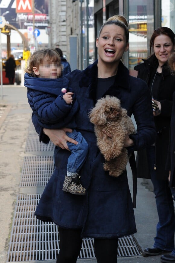 Michelle Hunziker et sa fille Sole Trussardi se promènent à Milan le 18 mars 2015.