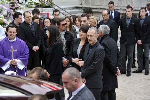 Guy et Laurence Muffat, leurs enfants Chloé et Quentin, William Forgues, le compagnon de Camille, les membres de la famille, lors des obsèques de Camille Muffat en l'église Saint Jean-Baptiste-Le Voeu à Nice, le 25 mars 2015