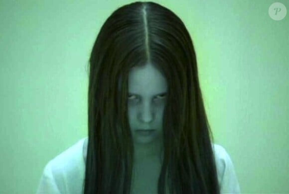 Daveigh Chase dans The Ring (2002).