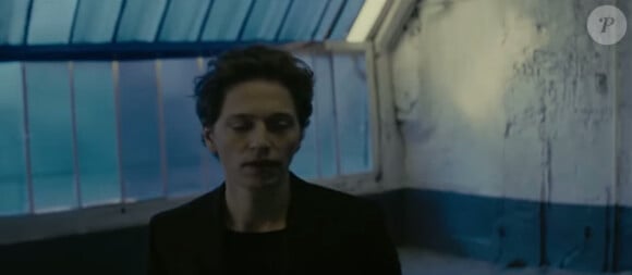 Raphaël, image du clip Somnambule, premier extrait de l'album Somnambules à paraître le 20 avril 2015.