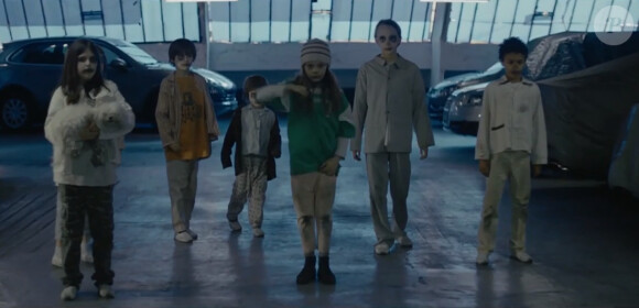 Raphaël, image du clip Somnambule, premier extrait de l'album Somnambules à paraître le 20 avril 2015.