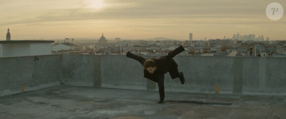 Raphaël, image du clip Somnambule, premier extrait de l'album Somnambules à paraître le 20 avril 2015.