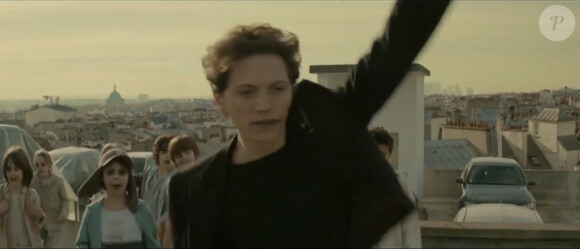 Raphaël, image du clip Somnambule, premier extrait de l'album Somnambules à paraître le 20 avril 2015.