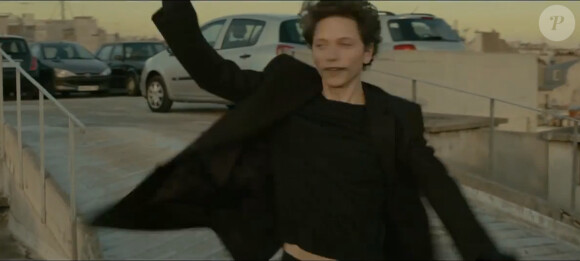 Raphaël, image du clip Somnambule, premier extrait de l'album Somnambules à paraître le 20 avril 2015.