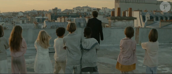 Raphaël, image du clip Somnambule, premier extrait de l'album Somnambules à paraître le 20 avril 2015.