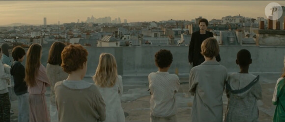 Raphaël, image du clip Somnambule, premier extrait de l'album Somnambules à paraître le 20 avril 2015.