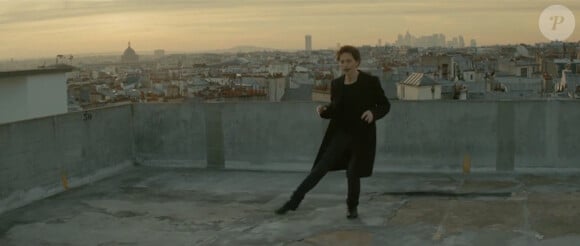 Raphaël, image du clip Somnambule, premier extrait de l'album Somnambules à paraître le 20 avril 2015.