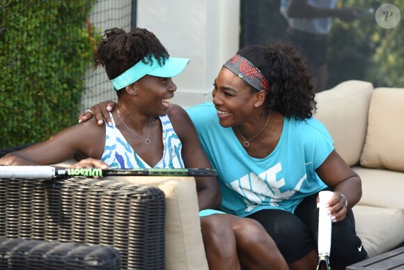 Serena Williams et Venus Williams lors du All-Star Tennis Charity Event au Ritz Carlton de Key Biscayne, le 24 mars 2015