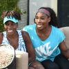 Serena Williams et Venus Williams lors du All-Star Tennis Charity Event au Ritz Carlton de Key Biscayne, le 24 mars 2015