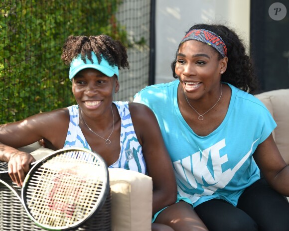Serena Williams et Venus Williams lors du All-Star Tennis Charity Event au Ritz Carlton de Key Biscayne, le 24 mars 2015