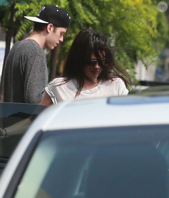 Exclusif - Kendall Jenner et un ami à West Hollywood, le 22 mars 2015.