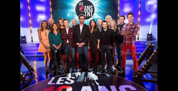 Anne-Gaëlle Riccio et Manu Lévu accompagnés des invités de l'émission Les 10 Ans de la TNT sur NRJ12.