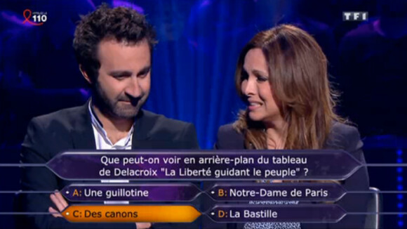 Mathieu Madénian et Hélène Ségara dans Qui veut gagner des millions ? sur TF1, le vendredi 27 mars 2015.