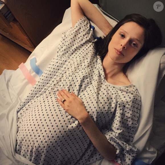 Coco Rocha à l'hôpital, prête à accoucher. Photo publiée le 28 mars 2015.