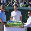 Andy Murray célèbre sa 500e victoire sur le circuit ATP avec un énorme gâteau, le 31 mars 2015 à l'Open de Miami