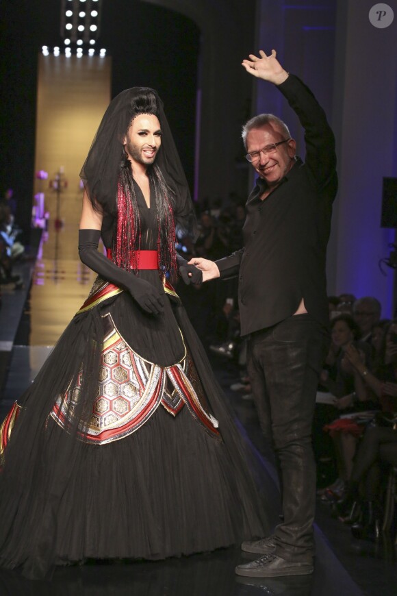 Conchita Wurst et Jean Paul Gaultier - Défilé de mode, collection Haute Couture automne-hiver 2014/2015 "Jean Paul Gaultier" au showroom Jean Paul Gaultier à Paris. Le 9 juillet 2014