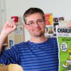 Stéphane Charbonnier, dit Charb, dans les locaux de Charlie Hebdo dont il était le directeur de la publication, le 19 septembre 2012. Charb est mort assassiné le 7 janvier 2015.