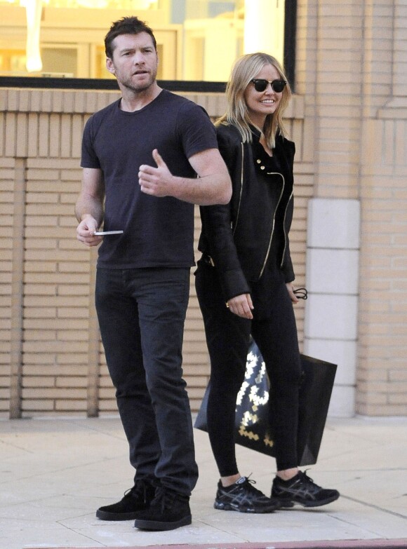 L'acteur Sam Worthington et sa petite-amie Lara Bingle font du shopping a Bervely Hills, le 1er decembre 2013. 