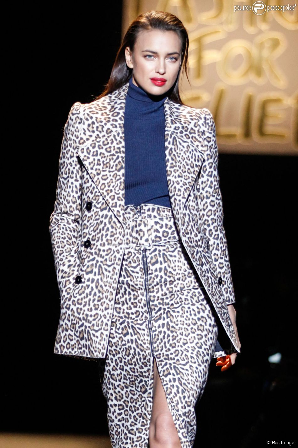 Irina Shayk - Défilé caritatif Fashion For Relief organisé par Naomi Campbell au Lincoln Center à New York, le 17 février 2015.