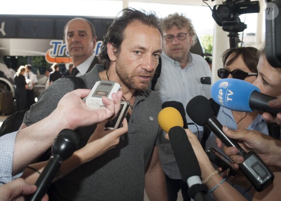 Philippe Candeloro à l'aéroport de Buenos Aires le 13 mars 2015, quittant l'Argentine pour rentrer en France après le drame de Dropped.