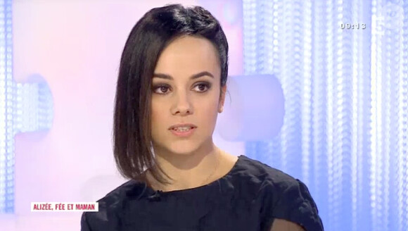 Alizée évoque la façon dont elle annoncé son divorce d'avec Jérémy Chatelain à sa fille Annily - Emission Les maternelles sur France 5. Le 6 avril 2014.