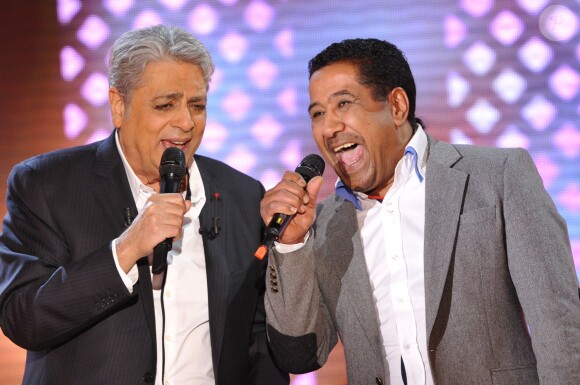 Enrico Macias et Khaled lors de l'enregistrement de l'émission "Vivement Dimanche" à Paris, le 21 novembre 2012.