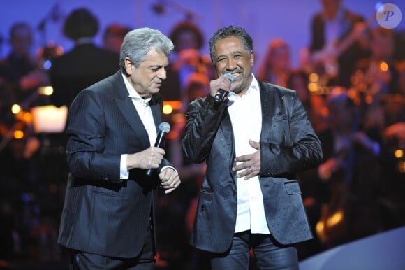 Enrico Macias et Khaled lors de la 28 eme édition des Victoires de la Musique au Zénith de Paris, le 8 février 2013.