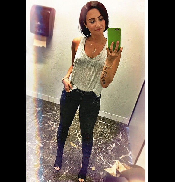 Demi Lovato sur Instagram le 7 avril 2015