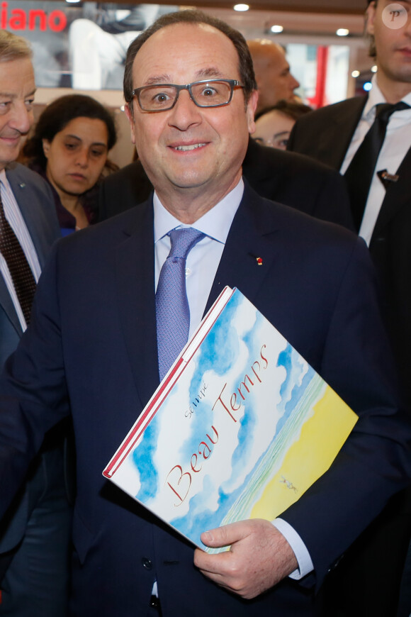 François Hollande - 35e Salon du Livre à la Porte de Versailles à Paris, le 21 mars 2015.