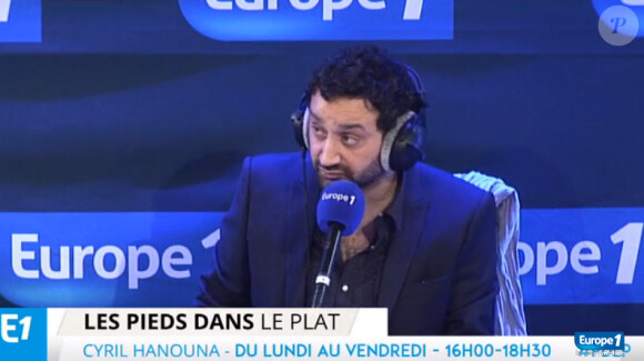 Cyril Hanouna dévoile dans son émission Les pieds dans le plat (Europe 1) que François Hollande a répondu à un de ses SMS. Le 6 avril 2015.
