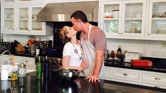 Sarah Michelle Gellar : Son mari Freddie Prinze Jr. se lance dans la cuisine !
