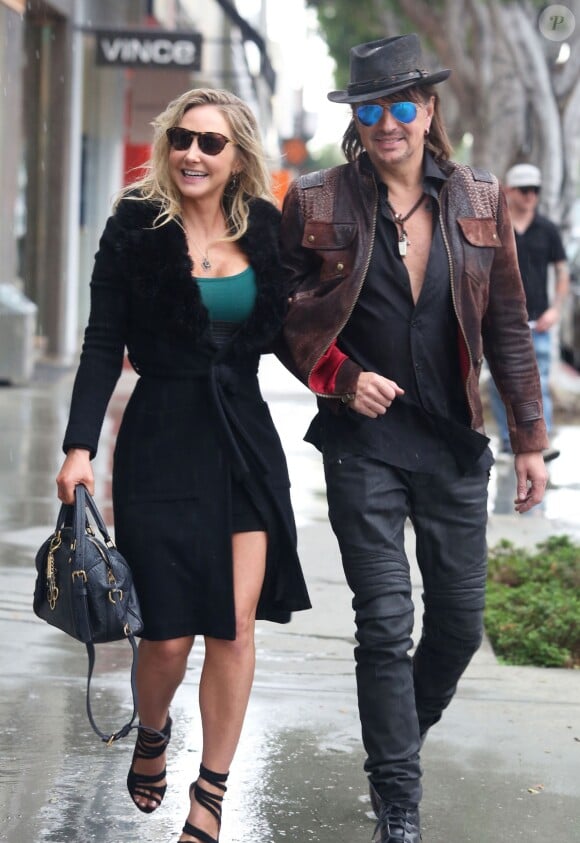 Nikki Lund et son associée légendaire Richie Sambora regarde le magasin qui va accueillir la nouvelle boutique "Nikki Rich", qui va ouvrir en mars prochain, sur Robertson Boulevard en face du célèbre restaurant Ivy à Beverly Hills, le 2 février 2015. 