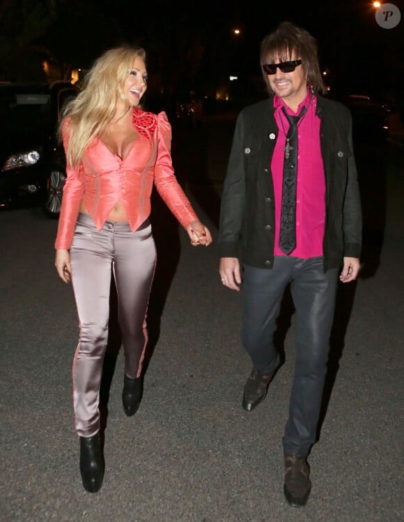 Richie Sambora et Nikki Lund sortent du château Marmont à West Hollywood, le 11 novembre 2014. 