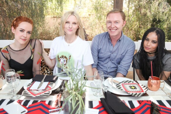 Zoe Kravitz, Stuart Vevers, Laura Brown et Jena Malone lors du Harpers Bazaar Brunch au Soho Desert House, La Quinta, le 11 avril 2015