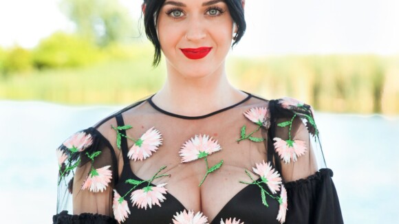 Katy Perry sexy en transparence à Coachella près de Robert Pattinson, amoureux