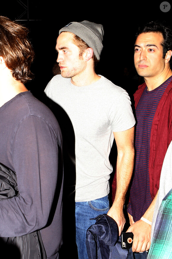 Robert Pattinson à la sortie du concert de sa fiancée FKA Twigs à Coachella, le 11 avril 2015
