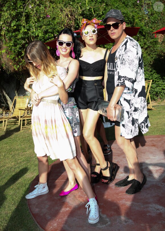 Mia Moretti, Katy Perry, Janell Shirtcliff à la Pool party organisée par Mac Cosmetics X Mia Moretti au Ingleside Inn, à Palm Springs, le 10 avril 2015