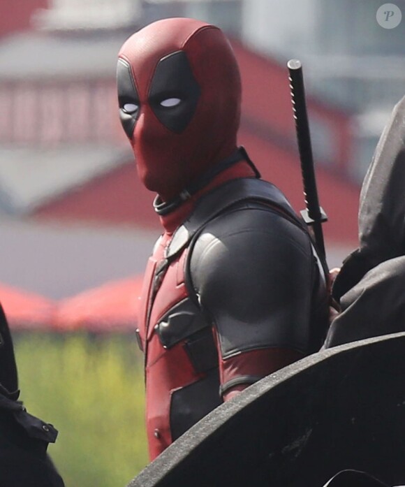 Ryan Reynolds sur le tournage de "Deadpool" à Vancouver, le 11 avril 2015