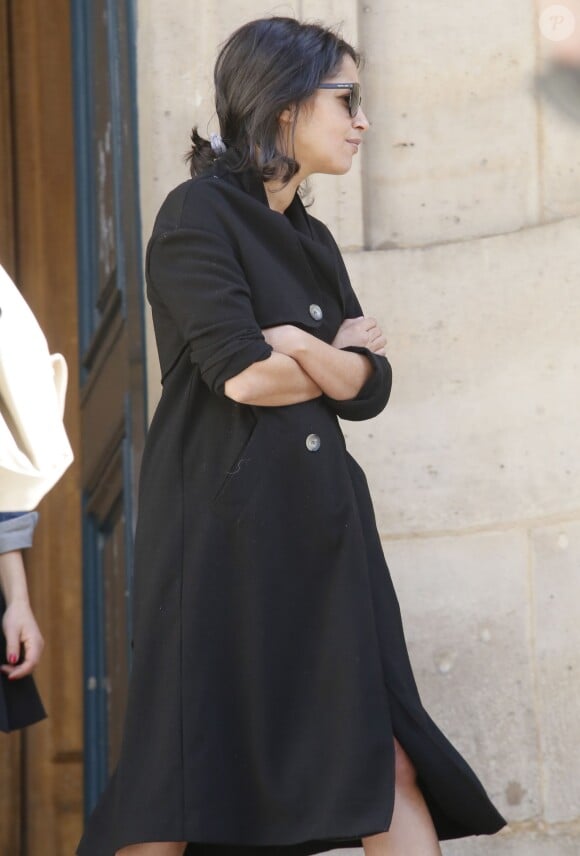 Leïla Bekhti - Sorties des obsèques de Maria Luisa Poumaillou en l'église Saint-Roch à Paris. Le 14 avril 2015