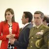 La reine Letizia d'Espagne (vêtue d'un haut et d'une veste Mango) en visite à l'académie d'artillerie de Ségovie le 13 avril 2015.