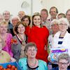 La reine Maxima des Pays-Bas visite une banque alimentaire à Amersfoort, le 14 avril 2015, récompensée par un prix Appeltje du Fonds Orange pour les initiatives sociales remarquables.