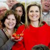 La reine Maxima des Pays-Bas visite une banque alimentaire à Amersfoort, le 14 avril 2015, récompensée par un prix Appeltje du Fonds Orange pour les initiatives sociales remarquables.