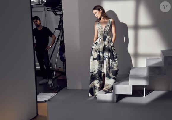 Olivia Wilde, égérie de la ligne de vêtements Conscious Exclusive d'H&M, dans les coulisses de son shooting pour sa campagne printemps-été 2015.