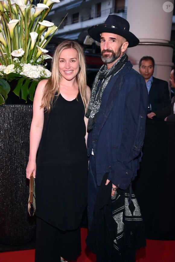L'actrice Piper Perabo et son mari arrivent à la soirée d'ouverture du MIPTV à l'hôtel Majestic à Cannes le 13 avril 2015 dans le cadre du MIPTV 2015 qui se déroule au Palais des Festivals du 13 au 16 avril. 