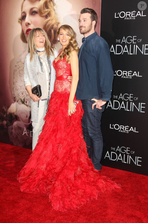 Elaine Lively, Blake Lively et Eric Lively à la première d'Adaline à New York, le 19 avril 2015.