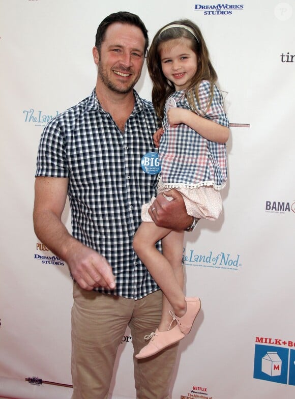 Brady Smith et sa fille Harper à la 6ème soirée annuelle de « Milk+Bookies » à Los Angeles, le 19 avril 2015  