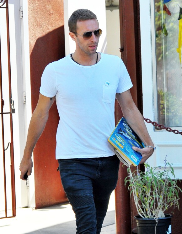 Chris Martin achète des livres à Brentwood le 2 juin 2014.