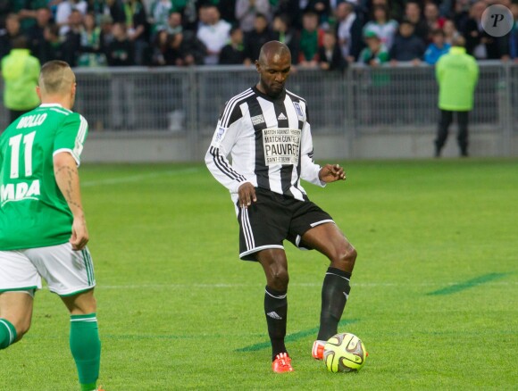 Éric Abidal lors du "Match contre la pauvreté", au stade Geoffroy-Guichard de Saint-Étienne, le 20 avril 2015