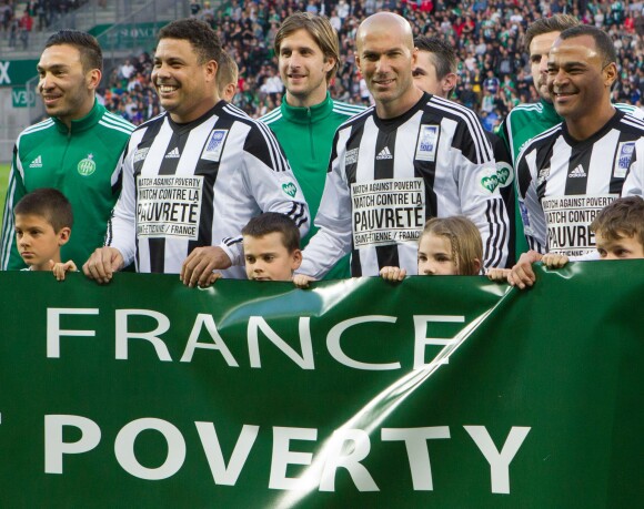 Ronado, Zinédine Zidane, Cafu lors du "Match contre la pauvreté", au stade Geoffroy-Guichard de Saint-Étienne, le 20 avril 2015